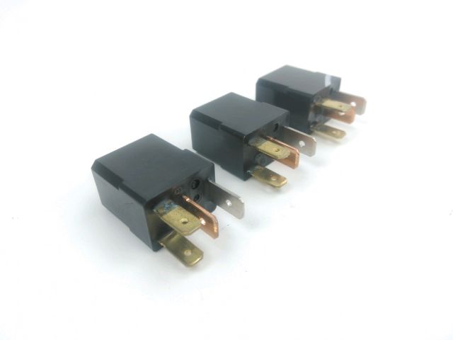 Relais boitier electrique occasion DUCATI MONSTER 821 2015