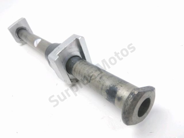 Axe de roue arriere occasion TRIUMPH DAYTONA 2012