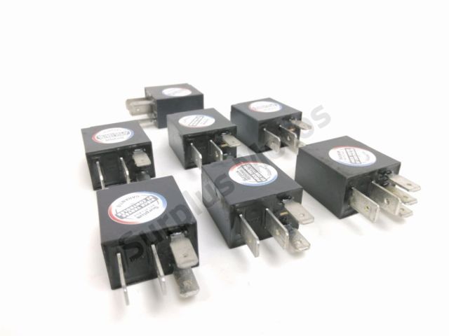 Relais boitier electrique occasion TRIUMPH STREET TRIPLE 2022