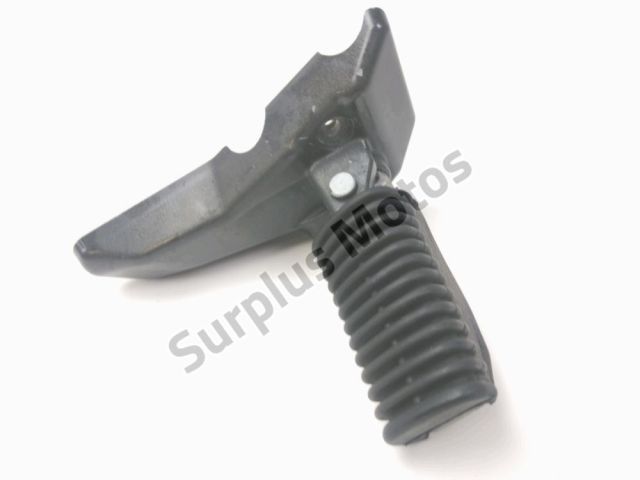 Platine et repose pieds arriere droit occasion APRILIA CAPONORD 2001